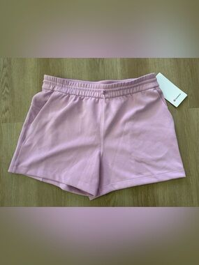 NWT lululemon Softstreme high rise short 4” size 12